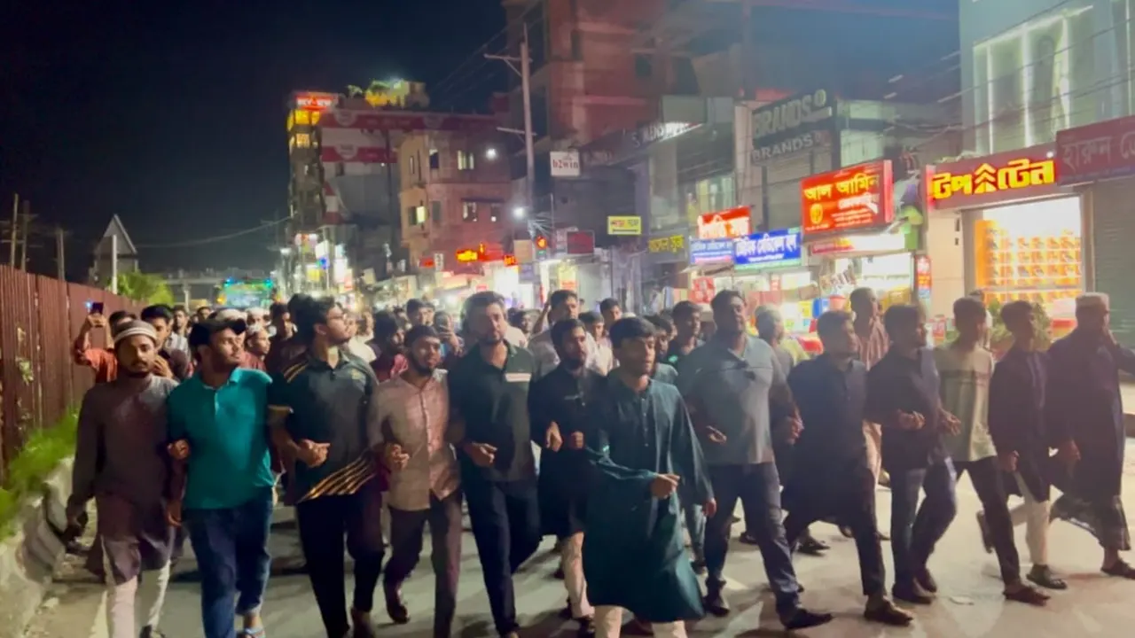 মিটফোর্ডে ব্যবসায়ী হত্যার প্রতিবাদে নোয়াখালীতে এনসিপি ও শিক্ষার্থীদের বিক্ষোভ